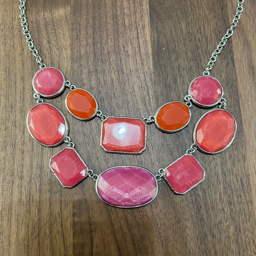 🌺 2/$15 Pink and coral statement necklace